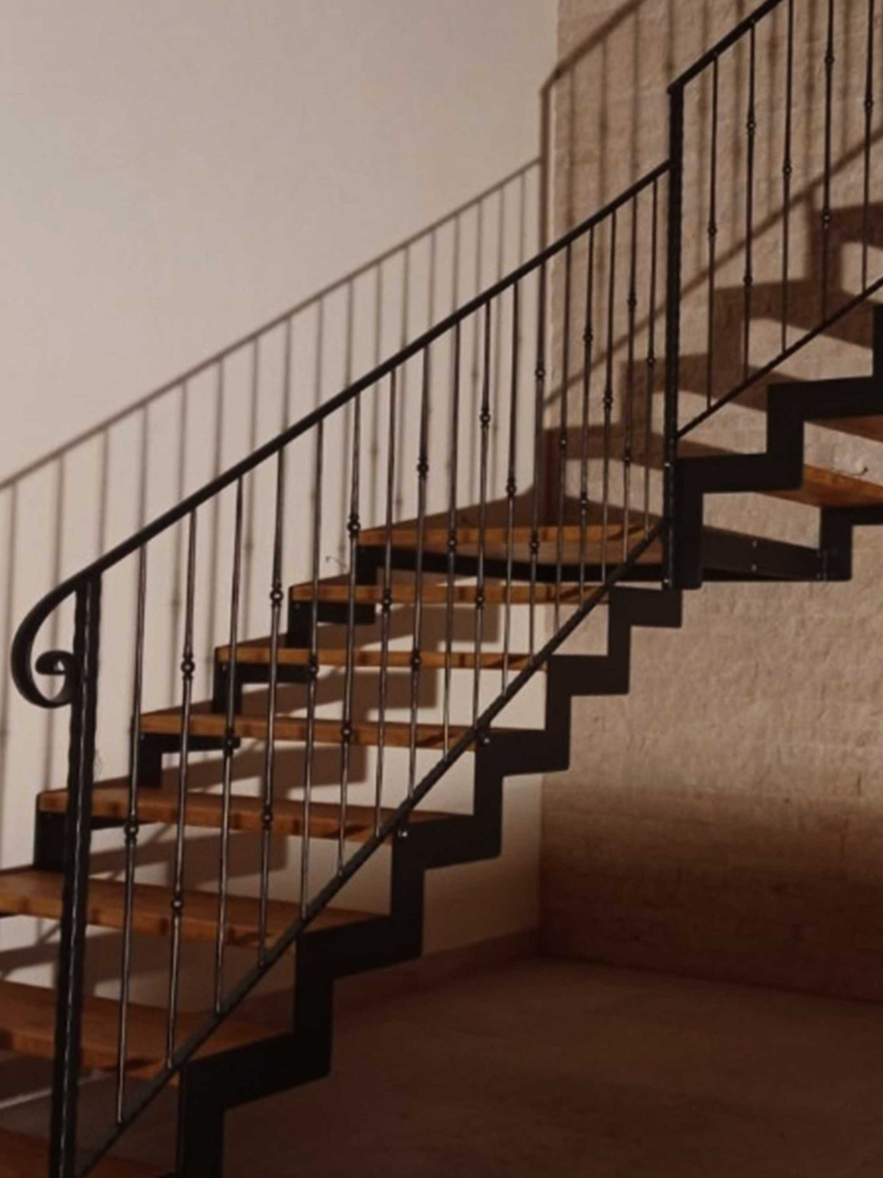 strutture in metallo scale e lavorazioni per architetture personalizzate. Fabbro a Verona